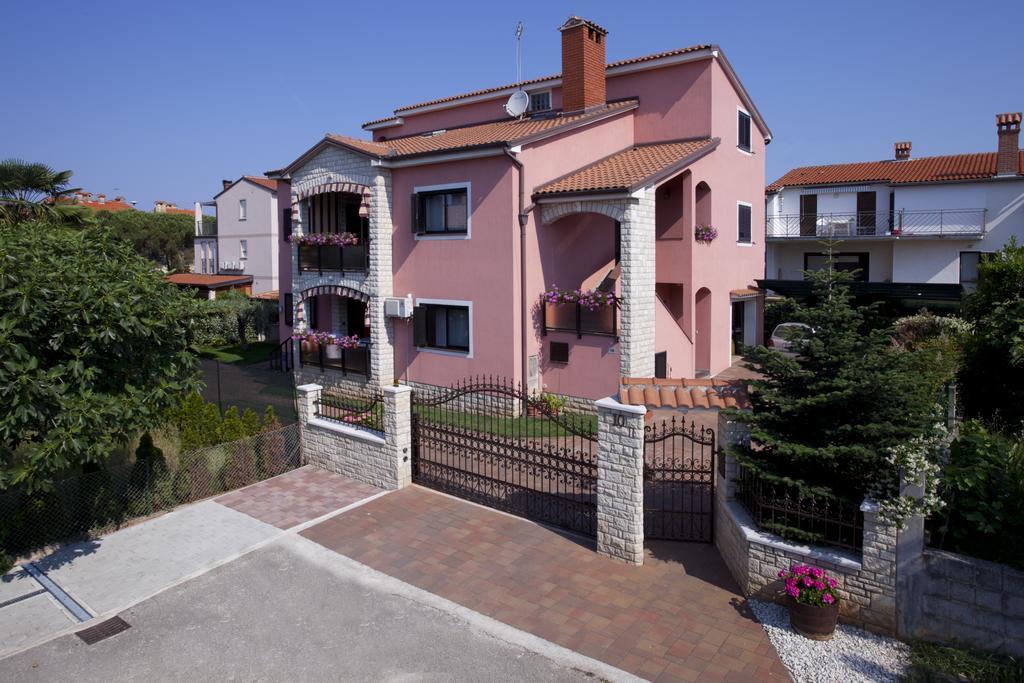 Apartments Daniela Новиград Екстериор снимка