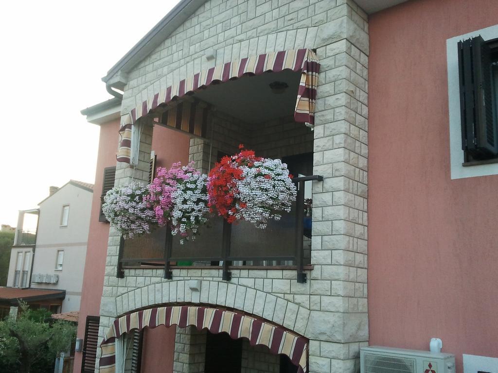 Apartments Daniela Новиград Екстериор снимка